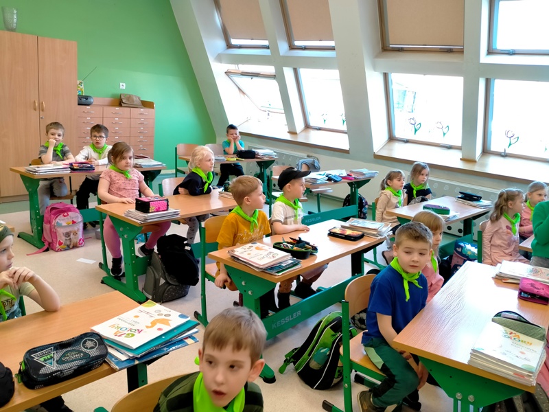 „Misie” zwiedzają szkołę