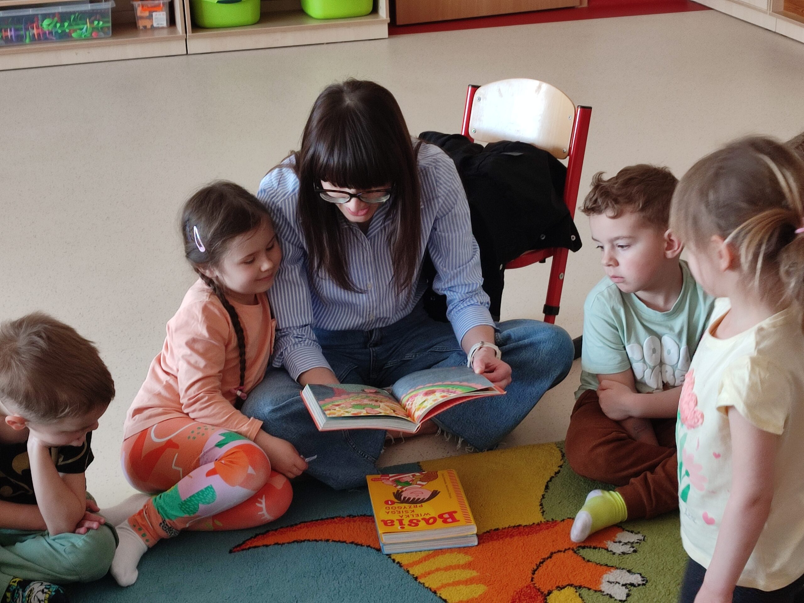 ,Rodzice czytają dzieciom”
