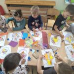 IMG 20250507 093719998 150x150 - Zajęcia plastyczne – Portret bohaterów książki w stylu kubizmu Picassa