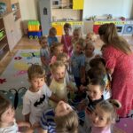 4yFt9LWX 150x150 - Pierwszy tydzień w przedszkolu  w grupie Słoneczka