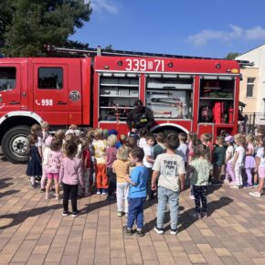 Spotkanie ze strażakami w przedszkolu