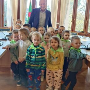 Pszczółki z wizytą u Pana Wójta