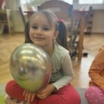 CdZPWPxI 150x150 - Zabawy ruchowe i tańce z balonami w Słoneczkach
