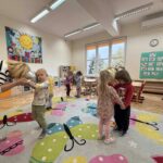 EKGc2DQa 150x150 - Zabawy ruchowe i tańce z balonami w Słoneczkach