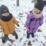 IMG20251124112613 150x150 - Dzieci z grupy &bdquo;Kotki&rdquo; z radością powitały pierwszy śnieg