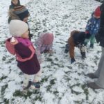 IMG20251124112946 150x150 - Dzieci z grupy &bdquo;Kotki&rdquo; z radością powitały pierwszy śnieg
