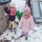 IMG20251124113144 150x150 - Dzieci z grupy &bdquo;Kotki&rdquo; z radością powitały pierwszy śnieg