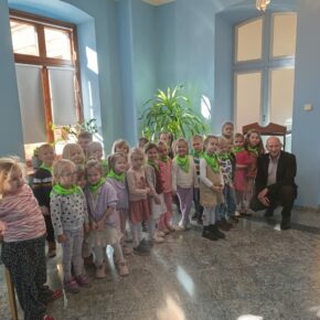 Żabki w Urzędzie Gminy