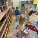 K8oG 0Bz 150x150 - Zabawy ruchowe i tańce z balonami w Słoneczkach