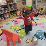 OsqUlPvQ 150x150 - Zabawy ruchowe i tańce z balonami w Słoneczkach