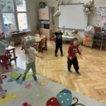 RcxDT9Aa 150x150 - Zabawy ruchowe i tańce z balonami w Słoneczkach