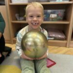 XBsoyHHd 150x150 - Zabawy ruchowe i tańce z balonami w Słoneczkach