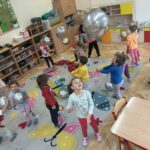 htqJUDga 150x150 - Zabawy ruchowe i tańce z balonami w Słoneczkach