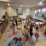mzj2toKH 150x150 - Zabawy ruchowe i tańce z balonami w Słoneczkach