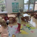 nr0aHnTk 150x150 - Zabawy ruchowe i tańce z balonami w Słoneczkach