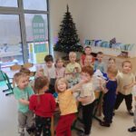 Mikołaj z wizytą u Pszczółek grupa III 120 150x150 - Mikołaj z wizytą u Pszczółek grupa III