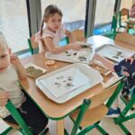 Pszczółki realizują 2 zadanie - ,,Gramy zmysłami"- Węch 172 150x150 - Pszczółki realizują 2 zadanie - ,,Gramy zmysłami"- Węch