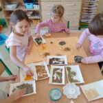 Pszczółki realizują 2 zadanie - ,,Gramy zmysłami"- Węch 174 150x150 - Pszczółki realizują 2 zadanie - ,,Gramy zmysłami"- Węch