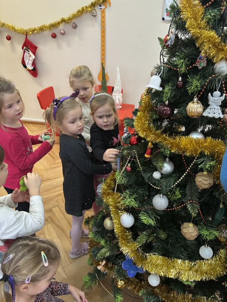 Ubieranie choinki – Słoneczka