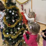 Ubieranie choinki - Słoneczka AX7HizQe 150x150 - Ubieranie choinki - Słoneczka