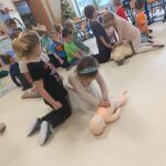 Żabki uczą się udzielać pierwszej pomocy IMG 20251209 115009 150x150 - Żabki uczą się udzielać pierwszej pomocy