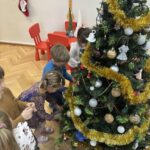 Ubieranie choinki - Słoneczka gcOlLiBa 150x150 - Ubieranie choinki - Słoneczka