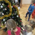 Ubieranie choinki - Słoneczka yZUkCgRj 150x150 - Ubieranie choinki - Słoneczka