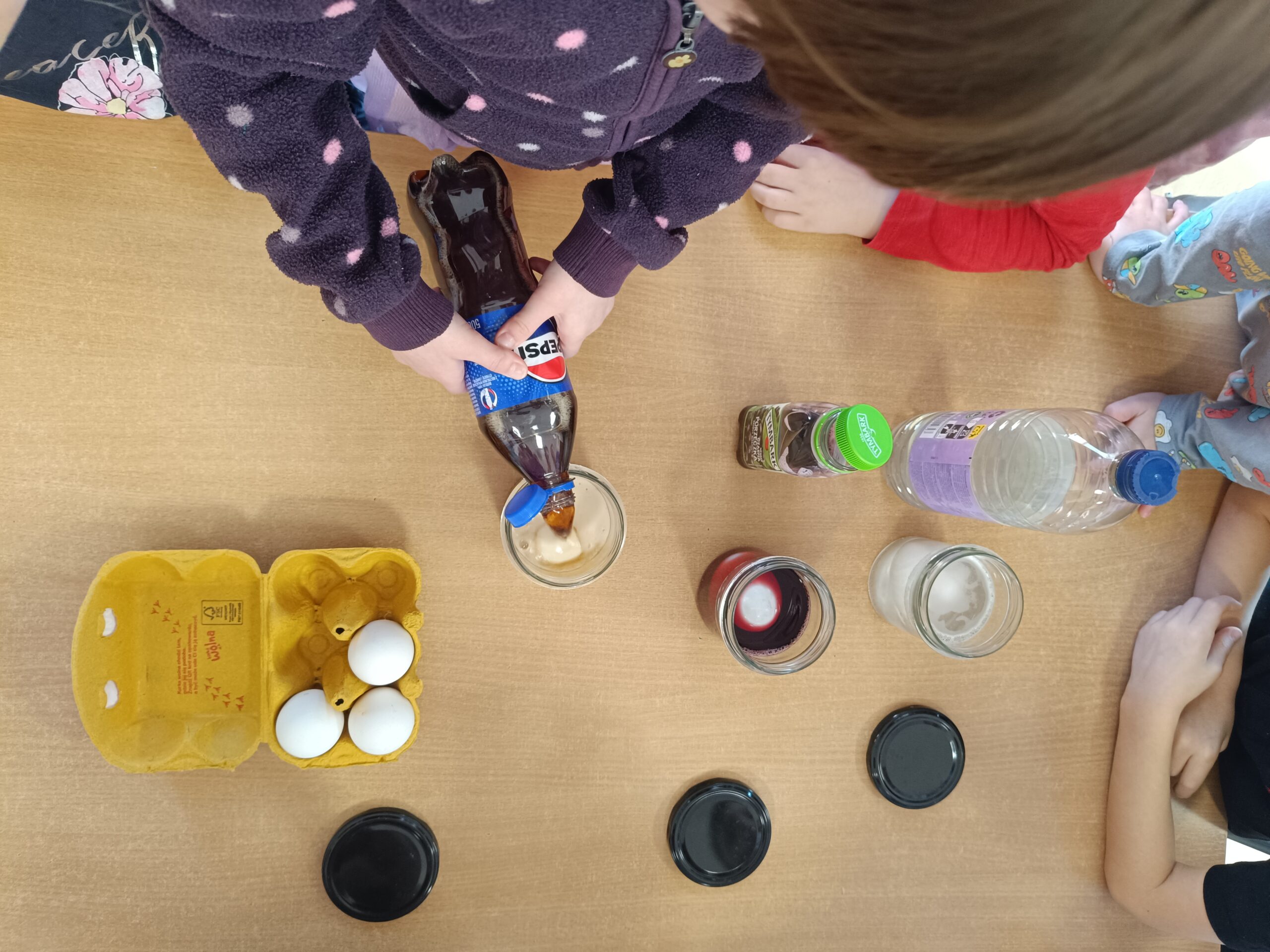 Eksperyment – co szkodzi naszym zębom?