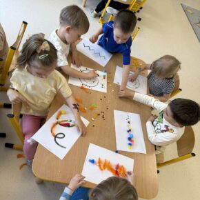 Projekt edukacyjny „Małe rączki – wielkie możliwości, czyli sensoryczna droga do sprawności”